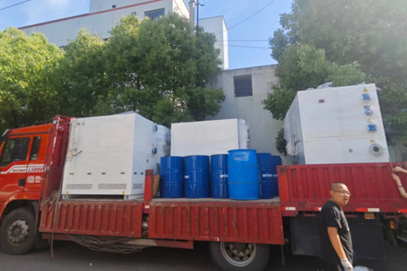 上海某化工公司采購(gòu)的50℃~300℃防爆加熱控溫裝置出廠發(fā)貨 圖3