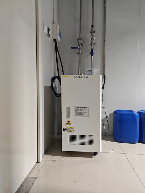 新芝阿弗斯外置顯示型高低溫控溫系統(tǒng)設備實拍圖2